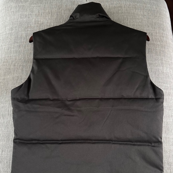 Banana Republic Men's Dark Grey Prima Loft Puffer Vest Sz: Small - Picture 7 of 8